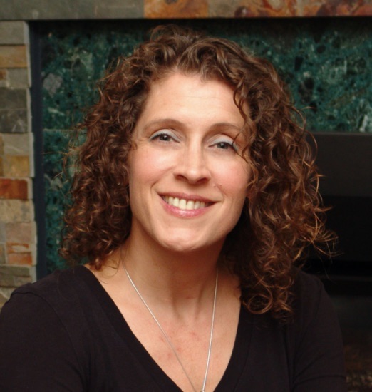 Headshot of author, Hannah Mary McKinnon